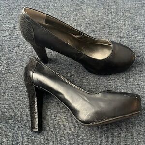 ME TOO platform 4” high heels